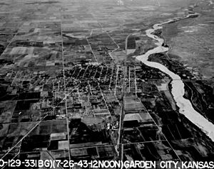 Kansas - Garden City through Guinnel - NARA - 23940107 (cropped)