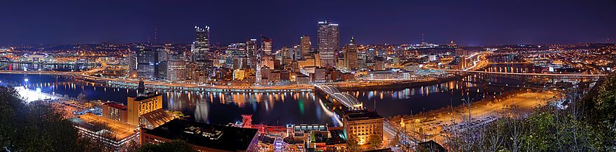 Nightime view of the Pittsburgh city from Grandview Avenue