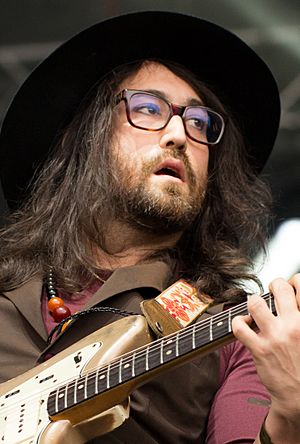 Sean Lennon and The Ghost of a Saber Tooth Tiger - WeekEnd des Curiosités 2015-3845 04 (cropped).jpg