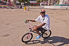 Tyler on his pink BMX (8048750942)