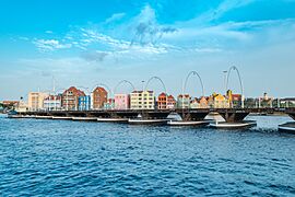 Willemstad Curacao Queen Emma Brücke (36653920046)
