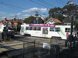 Z2 101 crossing Kooyong Station level crossing