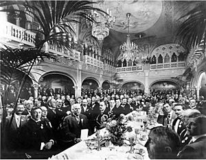 Banquet for excursion members in the Davenport Hotel, Spokane, September 1908 (WASTATE 1475)