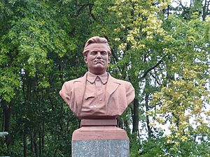 Bust of Sergei Kirov in Kharkiv Enerhetychna street 2