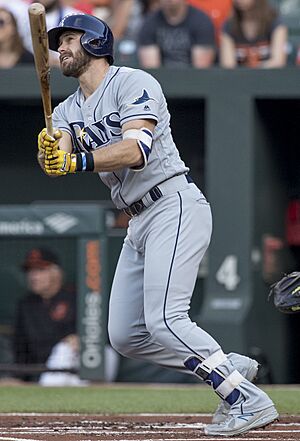 Evan Longoria at-bat 2017 (35511678331) (cropped).jpg