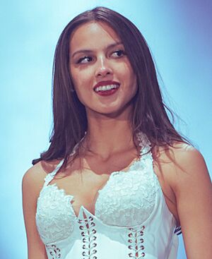 Rodrigo glancing towards her left