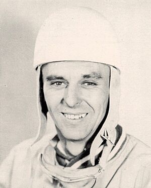 Johnny Mantz USAC circa 1957.jpg