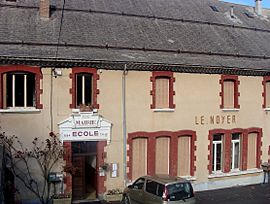 The town hall and former school of Le Noyer
