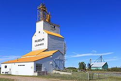 Lougheed Alberta Grain Elevator (20859978795).jpg