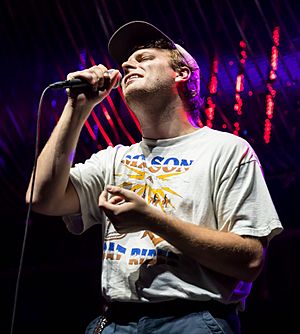 Mac DeMarco performing in Austin, Texas (2017-10-01) (37845362425)