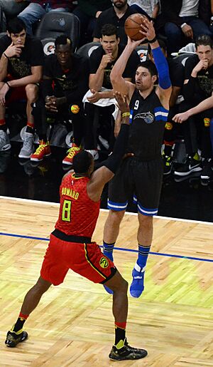 Nikola Vucevic, Orlando Magic vs Atlanta Hawks on February 25, 2017 (cropped)