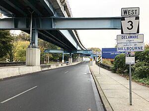 2022-10-24 10 03 55 View west along Pennsylvania State Route 3 (Market Street) west of 63rd Street, just before crossing from Philadelphia into Millbourne and Upper Darby Township in Delaware County, Pennsylvania