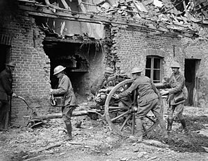 British gunners with 18 pounder at Saint Floris Battle of the Lys 1918 IWM 6583