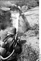 Bundesarchiv Bild 101I-299-1808-15A, Nordfrankreich, Soldat mit Flammenwerfer