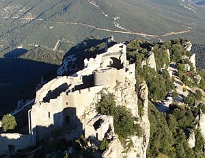 Château de Peyrepertuse - Enceinte basse et éperon (est)