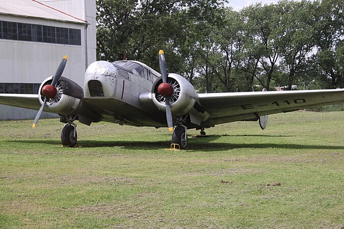 E-110 Beech 18 Argentine Airforce (7310442434)