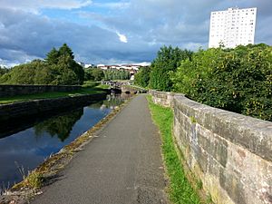 Forth and Clyde Canal Aqueduct over river Kelvin (geograph 4371064).jpg