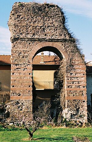 Frejus-porte-doree