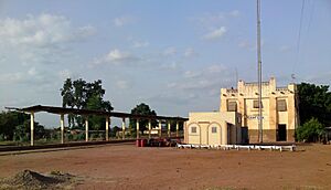 Https- www.flickr.com photos maartenvdbent 12567779015, Banfora Gare