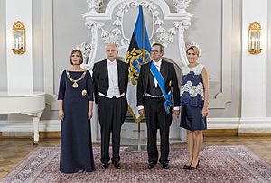 Kersti Kaljulaid ja Toomas Hendrik Ilves abikaasadega