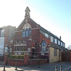 Mile End Chapel, Old Commercial Road, Landport, Portsmouth (NHLE Code 1245177) (November 2017) (1)