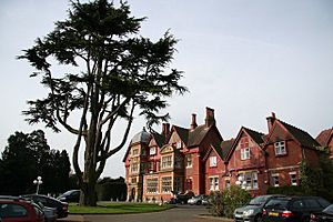 Pendley Manor Hotel - geograph.org.uk - 787469