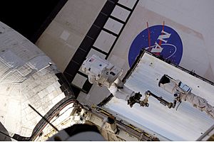 STS117 Danny Olivas EVA3