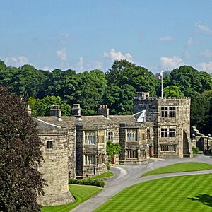 Skipton Castle (9648926484)