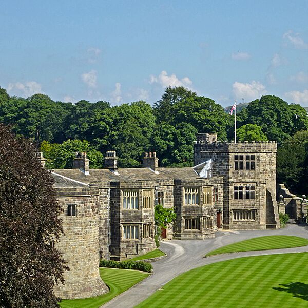 Skipton Castle (9648926484)