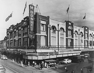 StateLibQld 1 120636 McDonnell and East department store, Brisbane, ca. 1950