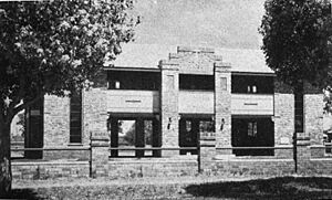 StateLibQld 2 198471 St Joseph's Convent School in Chinchilla, Queensland, 1938