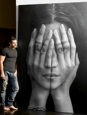 Tigran Tsitoghdyan with his painting from Mirror series