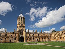 Tom Quad, Christ Church, Oxford.jpg