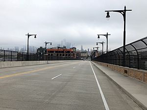 2018-09-12 13 38 24 View east along Hudson County Route 670 (14th Street Viaduct) between Hudson County Route 683 (South Wing Viaduct) and Willow Avenue in Hoboken, Hudson County, New Jersey