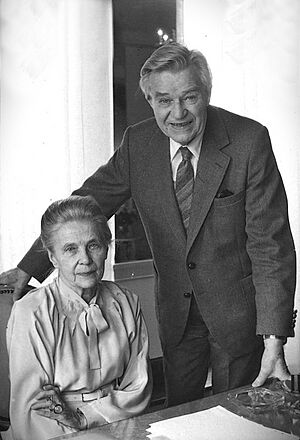 Alva and Gunnar Myrdal at desk (edited)