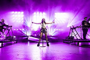 Chvrches 09 23 2018 -85 (39757156013)
