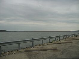 Clintonlakefulldam.jpg