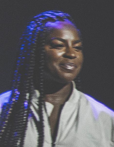 Ester dean (faceshot) (cropped)