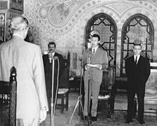 Houari Boumédiène Abdelaziz Bouteflika et Djelloul Khatib présentation des lettres de créance de l'ambassadeur des Etats Unis Palais du Peuple Alger 1967