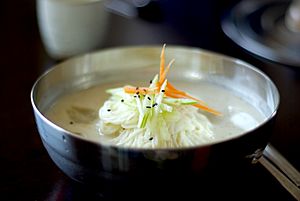 Korean noodles-Kongguksu-01