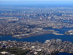 LaGuardia Airport (31752066092)