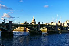 London - Southwark Bridge - St. Paul Cathedral
