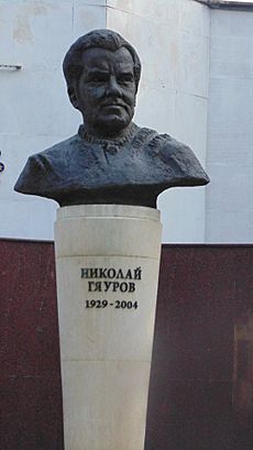 Nicolai Ghiaurov monument Velingrad Iz1