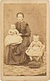 Portret van Catharina Johanna Kikkert (1846-1886) met twee kinderen, Emma Kirchner, RKD 1023251