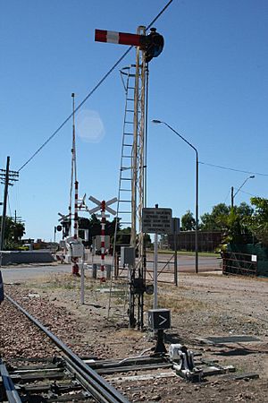 Semaphore signal SW of Millchester Road (2006).jpg