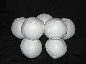 Set of juggling balls