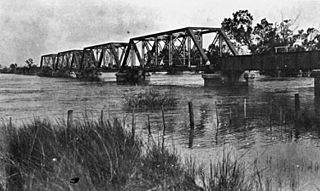 StateLibQld 1 15522 Railway bridge in Emerald during a flood, 1918.jpg