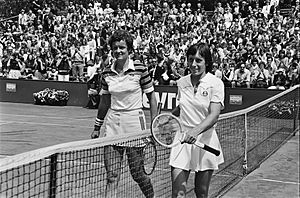 Tennis Nederland tegen Verenigde Staten in Den Haag Betty Stöve (links) en Martina Navrátilová, Bestanddeelnr 930-9117