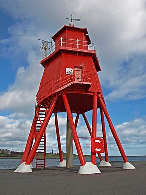 The Groyne Lighthouse, South Shields - geograph.org.uk - 712374.jpg