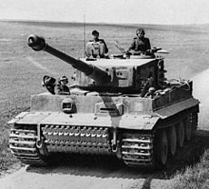 Bundesarchiv Bild 101I-299-1805-16, Nordfrankreich, Panzer VI (Tiger I).2